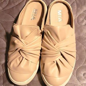 MIA SHOES